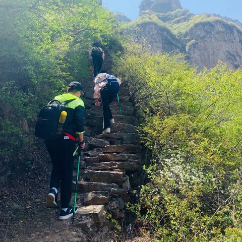 《绝地求生》地图捷径大揭秘！悬崖峭壁攀爬技巧全攻略