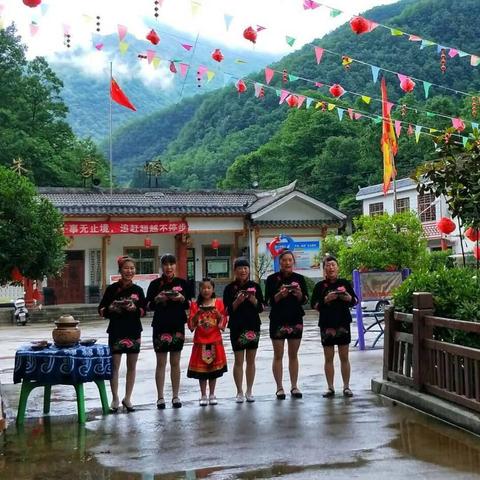 《荒野蜂蜜蘑菇:独家采集秘境曝光》 《荒野蜂蜜蘑菇:独家采集秘境曝光》