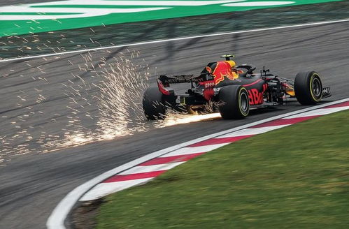 F1 2018独家揭秘：职业赛车手亲授技巧！