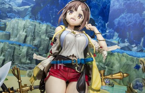 莱莎手办亮相,大尺寸肉腿吸睛 莱莎手办亮相,大尺寸肉腿吸睛