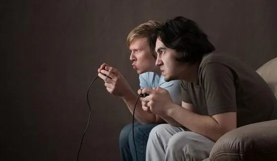 《揭秘:为何游戏如此吸引人,家人必看!》 《揭秘:为何游戏如此吸引人,家人必看!》