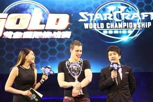 变性美女夺冠《星际2》美洲赛！娇媚坚强选手成焦点