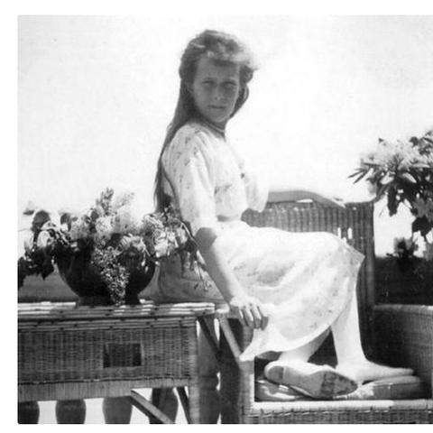 新任唐女郎安娜走红,02年白俄妹白到发光,她凭啥圈粉无数? 新任唐女郎安娜走红,02年白俄妹白到发光,她凭啥圈粉无数?