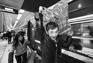 穿黑丝坐高铁回家过年,镜头角度不对劲的动态图藏着啥秘密? 穿黑丝坐高铁回家过年,镜头角度不对劲的动态图藏着啥秘密?