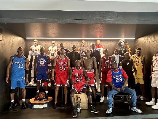 芭比推出男性运动员娃娃:勒布朗·詹姆斯原型