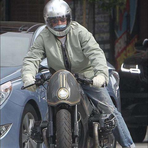 《僵尸世界大战》预告：布拉德皮特独战僵尸军团！