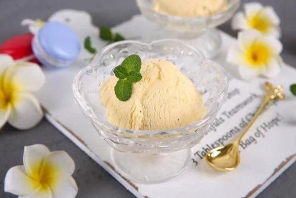 《冰激凌诱惑：一咬即陷的美味诱惑》