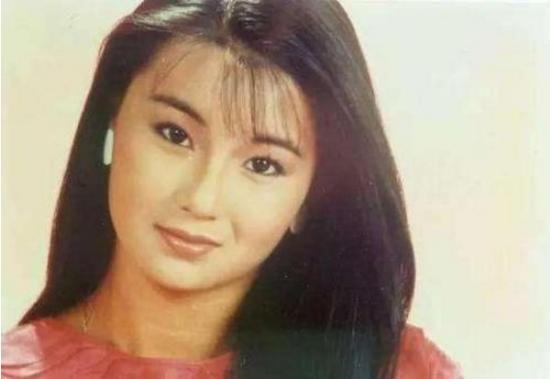 亚洲顶流表情包女孩20岁近照曝光,究竟有多惊艳?