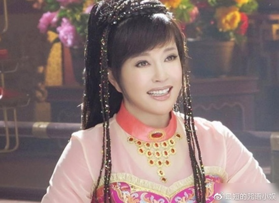 刘晓庆74岁再拍短剧《天降福星》 饰演奶奶 刘晓庆74岁再拍短剧《天降福星》 饰演奶奶