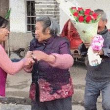 美国小姐姐COS《我的世界》顶级身材马赛克上衣