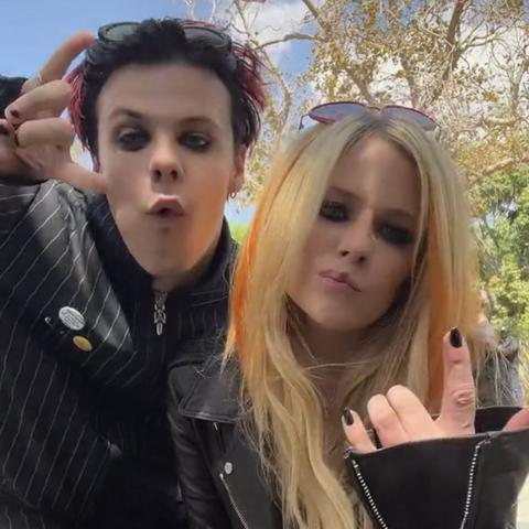 TikTok博主焚烧价值1700刀宝可梦卡牌,玩家们能忍? TikTok博主焚烧价值1700刀宝可梦卡牌,玩家们能忍?