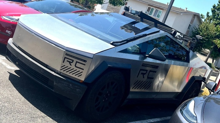 特斯拉Cybertruck撞路灯杆,用FSD就高枕无忧? - 车主反思 特斯拉Cybertruck撞路灯杆,用FSD就高枕无忧? - 车主反思