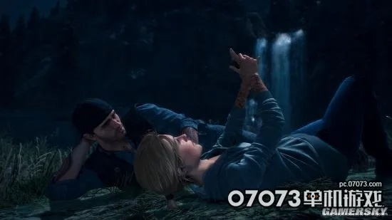 末日情侣甜蜜互动！《往日不再》幕后花絮大揭秘