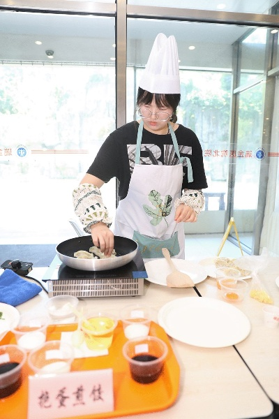 斯宾塞煎饼大受欢迎:XGP员工厨艺展新风采 斯宾塞煎饼大受欢迎:XGP员工厨艺展新风采