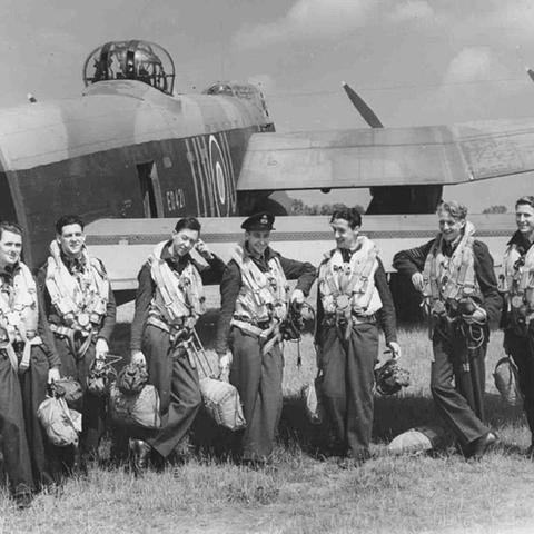 《轰炸机小队》攻略:系统解析+新手快速上手技巧 《轰炸机小队》攻略:系统解析+新手快速上手技巧