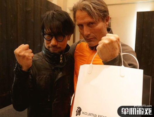 《小岛秀夫甜蜜晒拔叔，筷子礼物浪漫升级》