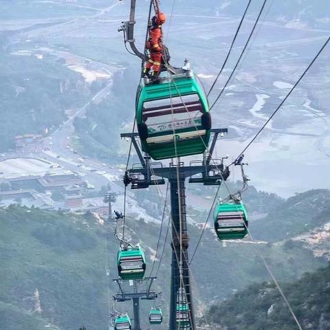 《侠盗猎车手4》蜘蛛侠MOD：空中飞檐走壁，激战警察！