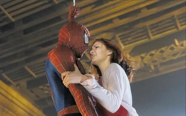 《蜘蛛侠》再夺冠！劳拉不敌英雄，英国销量双冠王