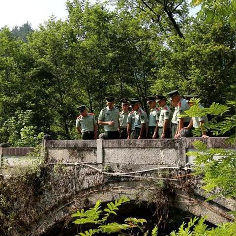 《建筑接龙奇遇记:我的世界移动版首秀新篇章》 《建筑接龙奇遇记:我的世界移动版首秀新篇章》