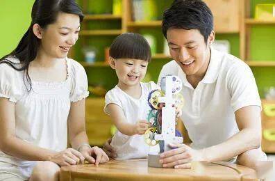 家长陪伴必备：精选亲子互动游戏推荐