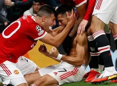 铁腰硬汉,全能中场,大器晚成传奇再现 铁腰硬汉,全能中场,大器晚成传奇再现