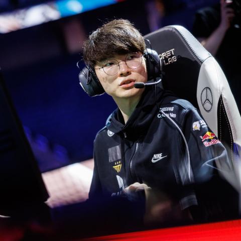 盘点电竞热门:揭秘高人气游戏新亮点 盘点电竞热门:揭秘高人气游戏新亮点