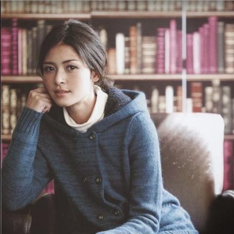 《生化2重制版》艾达王：揭秘生化危机中的神秘女战士