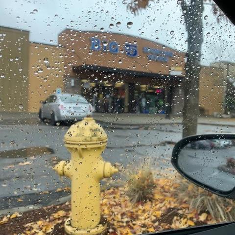 《日超市惊现卡带窗!网友打卡拍照》 《日超市惊现卡带窗!网友打卡拍照》