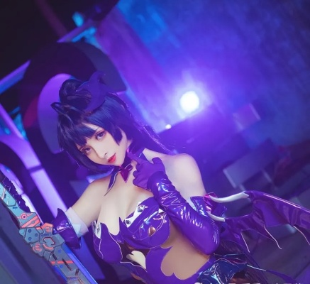 《鸣潮》尤诺cosplay:网红再现魅魔风采,性感腿型吸睛! 《鸣潮》尤诺cosplay:网红再现魅魔风采,性感腿型吸睛!