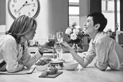 现代视角下的爱情叙事:重塑《Maquette》日常生活的多元解读 现代视角下的爱情叙事:重塑《Maquette》日常生活的多元解读