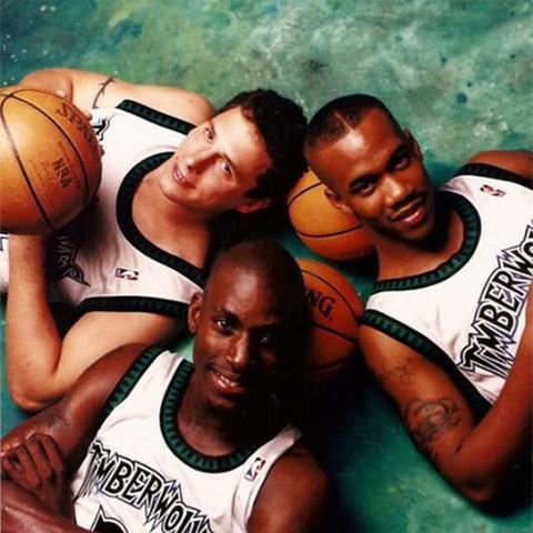 英雄萨姆4:老将再战,火力全开,新篇章启航 英雄萨姆4:老将再战,火力全开,新篇章启航