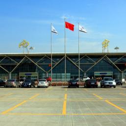 凌云志向显非凡，攀登天路更艰辛