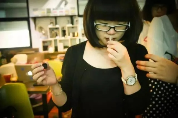 偷窥乐趣揭秘:一试成瘾,体验非凡香韵 偷窥乐趣揭秘:一试成瘾,体验非凡香韵