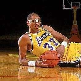 《NBA2K17》MC名人堂篮板王中锋攻略:高效篮板技巧揭秘 《NBA2K17》MC名人堂篮板王中锋攻略:高效篮板技巧揭秘