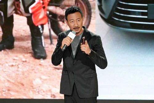 问界M9明星车主阵容再扩:李玉刚、阿云嘎加盟 问界M9明星车主阵容再扩:李玉刚、阿云嘎加盟