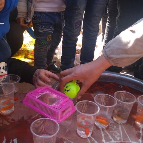 微信发拜年朋友圈限时活动上线！金色昵称+点赞变鞭炮,究竟多吸睛?