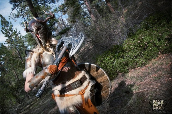 上古卷轴5COS惊艳亮相!霸气造型引热议 上古卷轴5COS惊艳亮相!霸气造型引热议