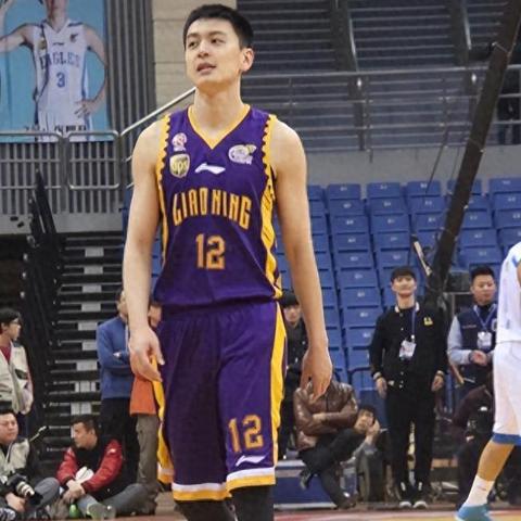 郭艾伦队内训练眼重伤,会像游戏输局般告别球场? 郭艾伦队内训练眼重伤,会像游戏输局般告别球场?