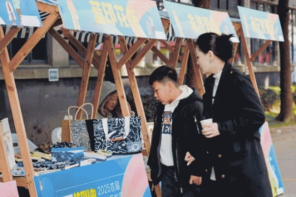 蓝领狂欢:上班打卡,下班“瓦”战!激情舞台等你来战 蓝领狂欢:上班打卡,下班“瓦”战!激情舞台等你来战