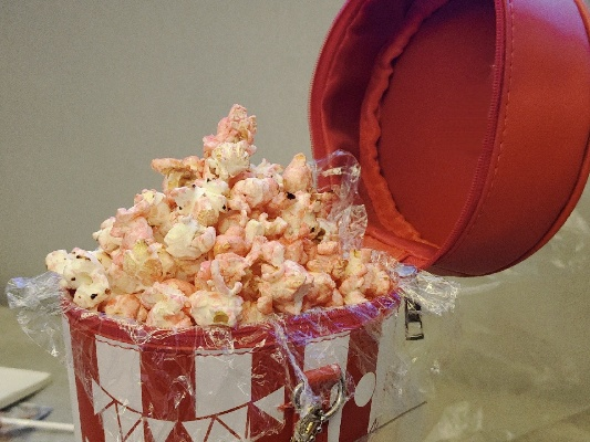 Erika Ishii红毯爆米花桶惊艳亮相,引爆网络热议,开启时尚新潮流 Erika Ishii红毯爆米花桶惊艳亮相,引爆网络热议,开启时尚新潮流