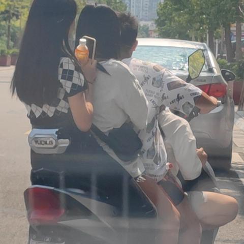 人气飙升!精选高热抽象游戏盘点,深度解析新潮流 人气飙升!精选高热抽象游戏盘点,深度解析新潮流