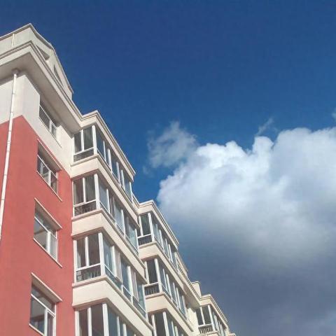 《新手生存攻略：揭秘逃生技巧，少年保命秘籍》