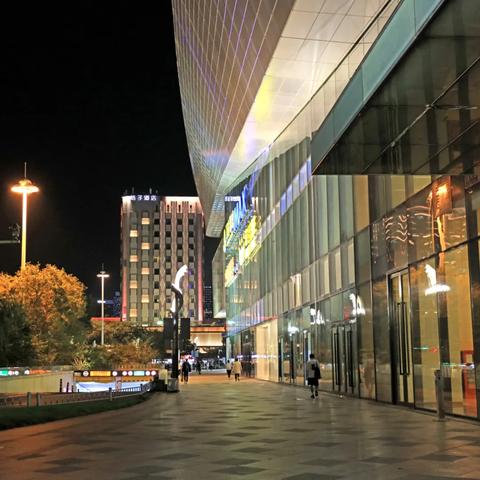 蓝色小楼建造秘籍：探索创新建筑艺术