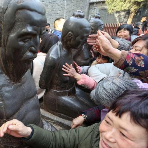 精选耐玩四人群战游戏，揭秘十大下载热门