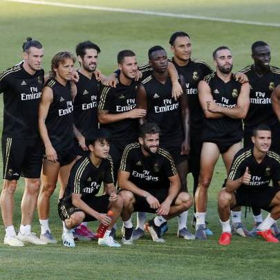 《尼尔》九周年庆典将至：惊喜有限，期待新篇章