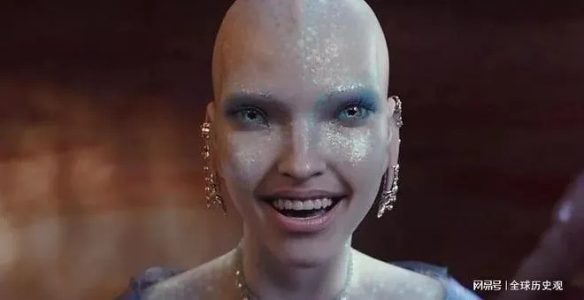 《星际：异端先知》性感女神降临，揭秘光头女主蜕变记