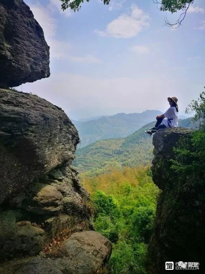 盖竹山修真之旅：初探神秘道场秘境